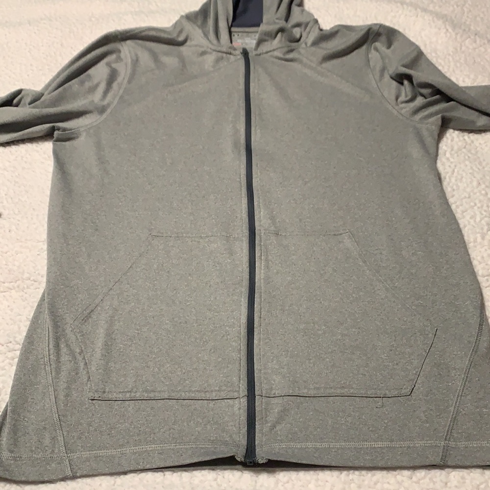 Under Armour Men’s Gray Thin Heat Gear Jacket, Like New - Picture 4 of 9